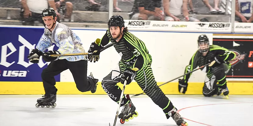 Image de couverture avec des personnes pratiquant du sport Hockey sur Roller