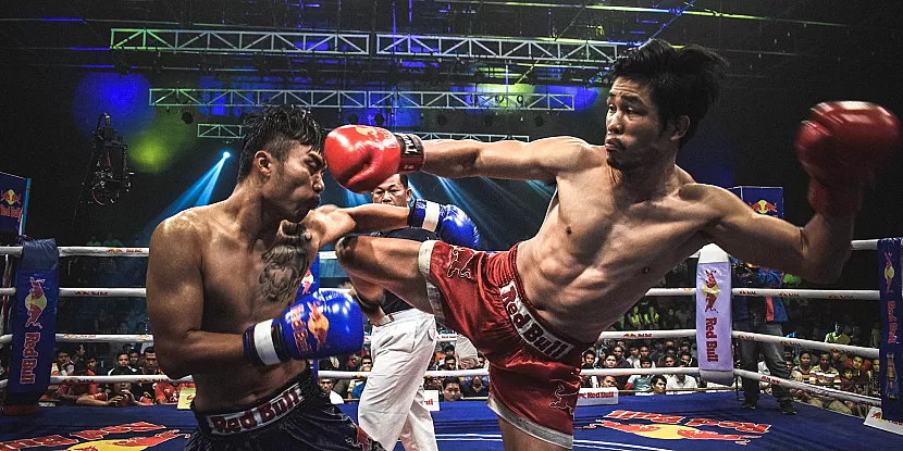 Image de couverture avec des personnes pratiquant du sport Kick Boxing