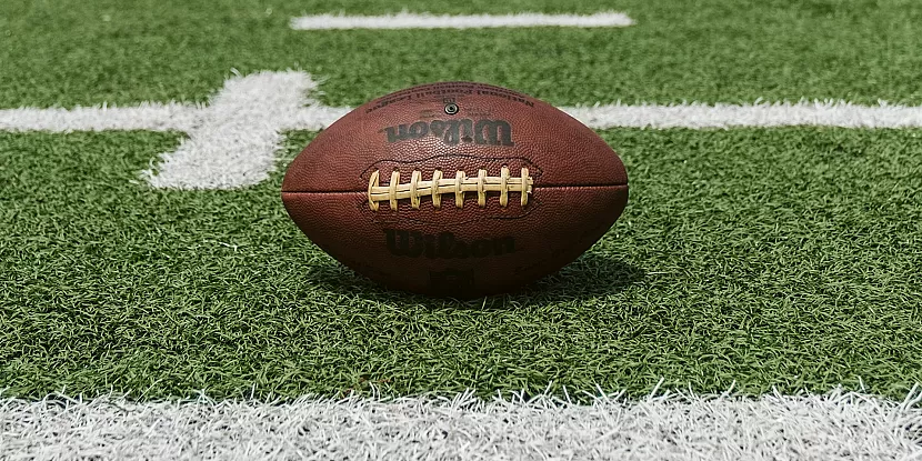 Image de couverture avec des personnes pratiquant du sport Football américain